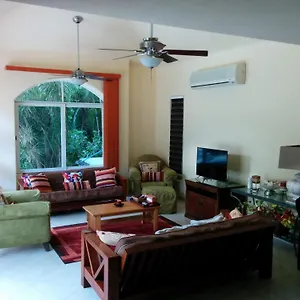  Holiday home Casa Beard, Spacious With High Speed Wifi & Pool.